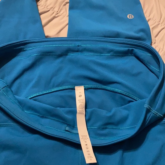 Lululemon - Picture 3 of 4